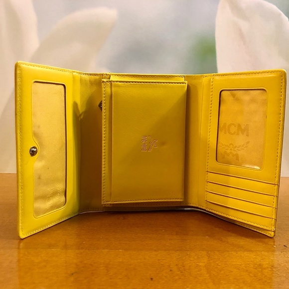 ON SALE!! MCM Calfskin Medium Tri-Fold Wallet - Picture 4 of 8